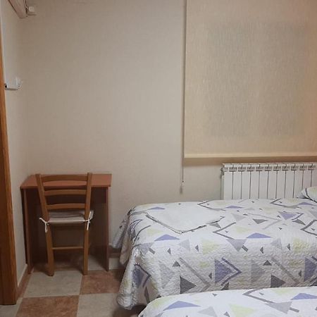 לה רודה Hostal Los Amigos מראה חיצוני תמונה