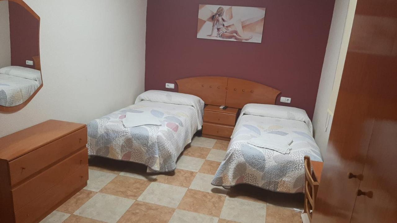 לה רודה Hostal Los Amigos מראה חיצוני תמונה