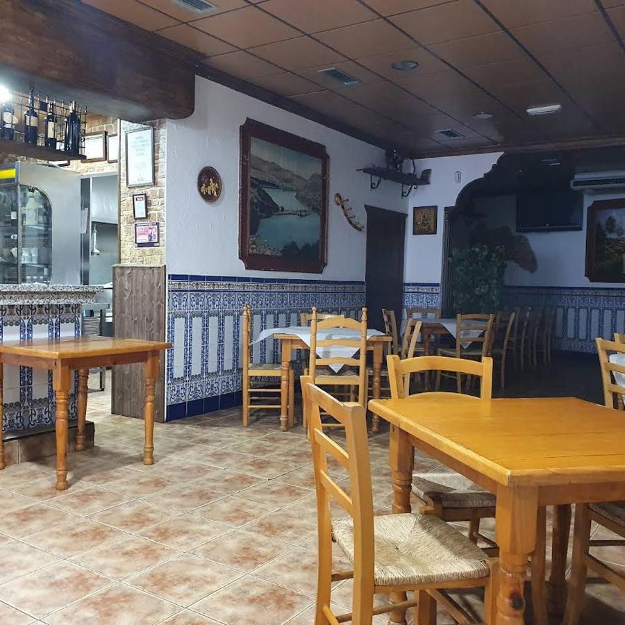 לה רודה Hostal Los Amigos מראה חיצוני תמונה