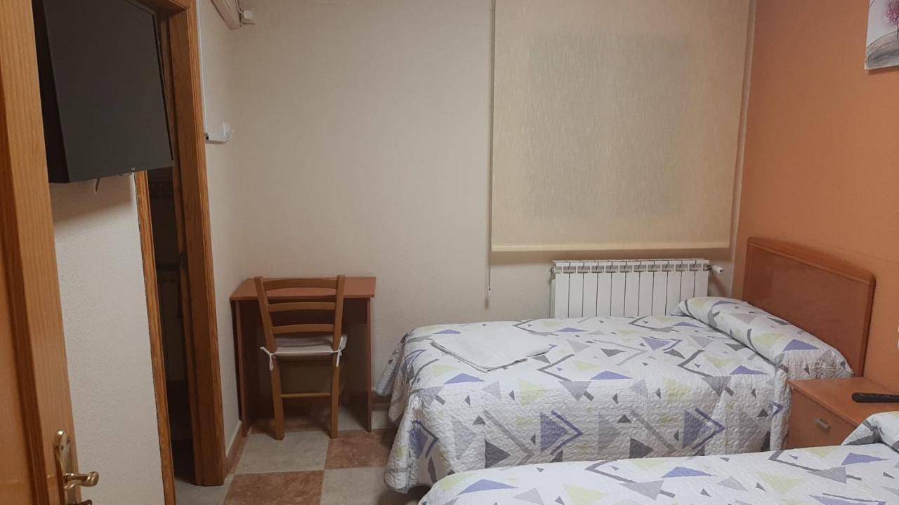 לה רודה Hostal Los Amigos מראה חיצוני תמונה