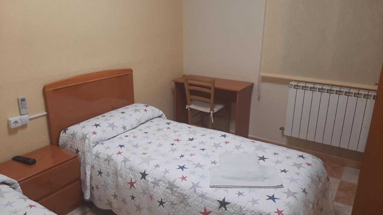 לה רודה Hostal Los Amigos מראה חיצוני תמונה